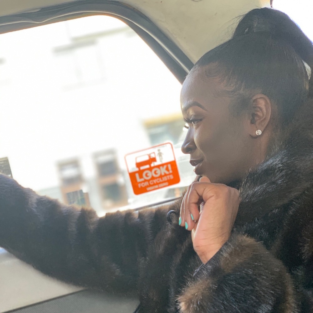 Meet your Posher, Mia